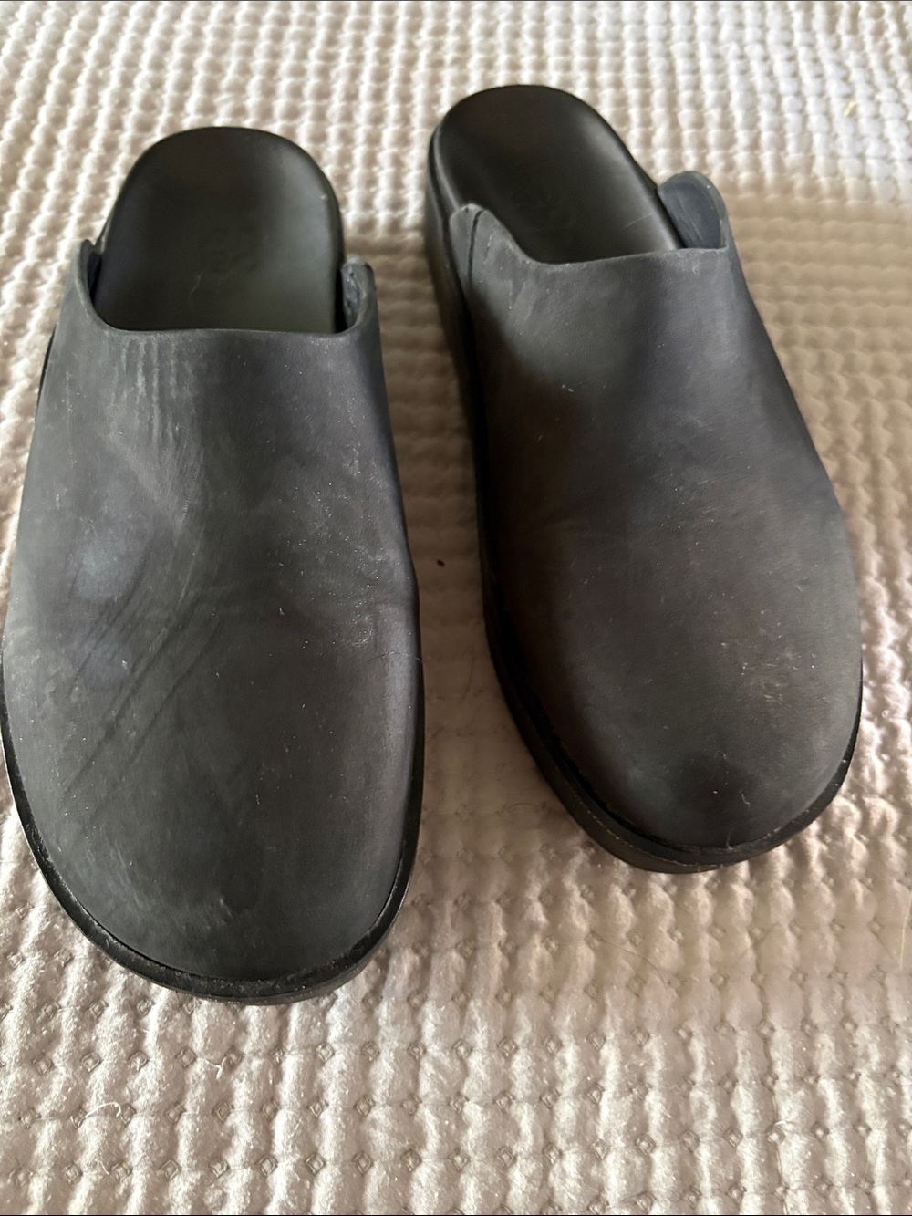 Abeo Black Slip-On Leather Mules